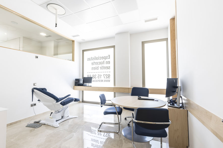 Gabinete del Instituto Neofacial con aparatos de dentista